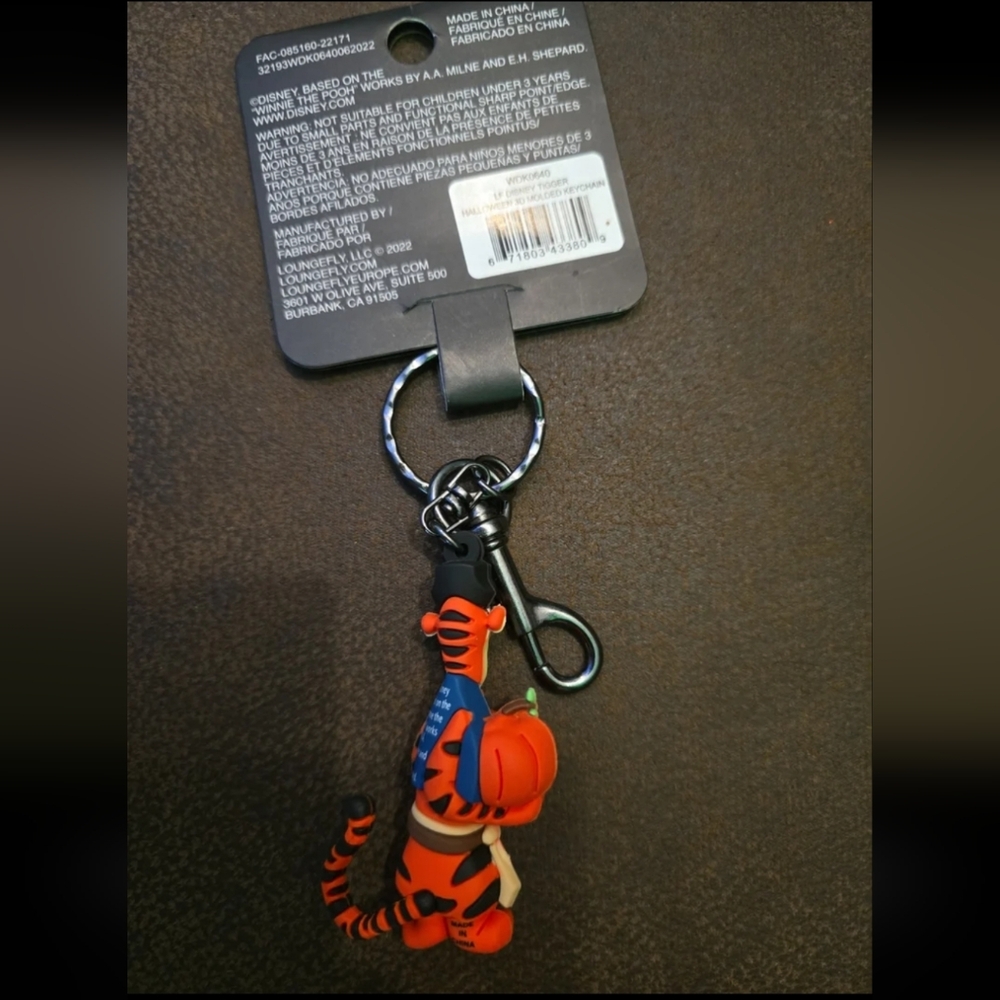 Loungefly Disney Winnie the Pooh Tigger Pirate Pumpkin Keychain NWT - Picture 5 of 5